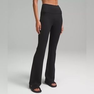 Groove Super-High-Rise Flared Pant
Nulu